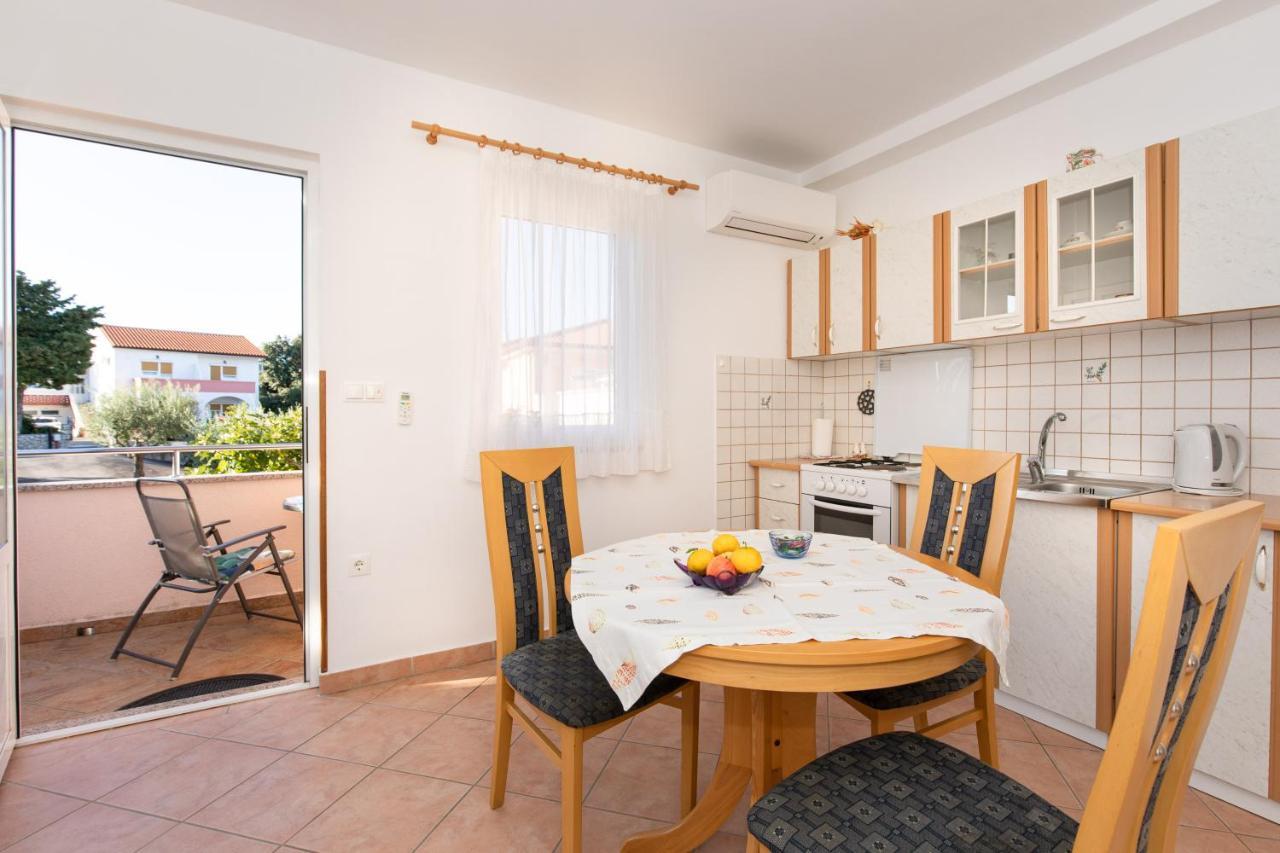 קרק 1-Bedroom Apartment In Krk - Steps From The Beach! מראה חיצוני תמונה